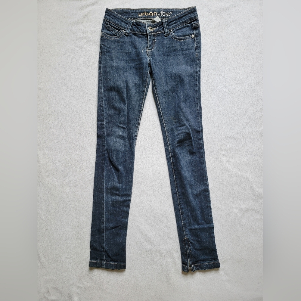 Urban Vibe jeans Juniors 0, cute zipper on ankles,